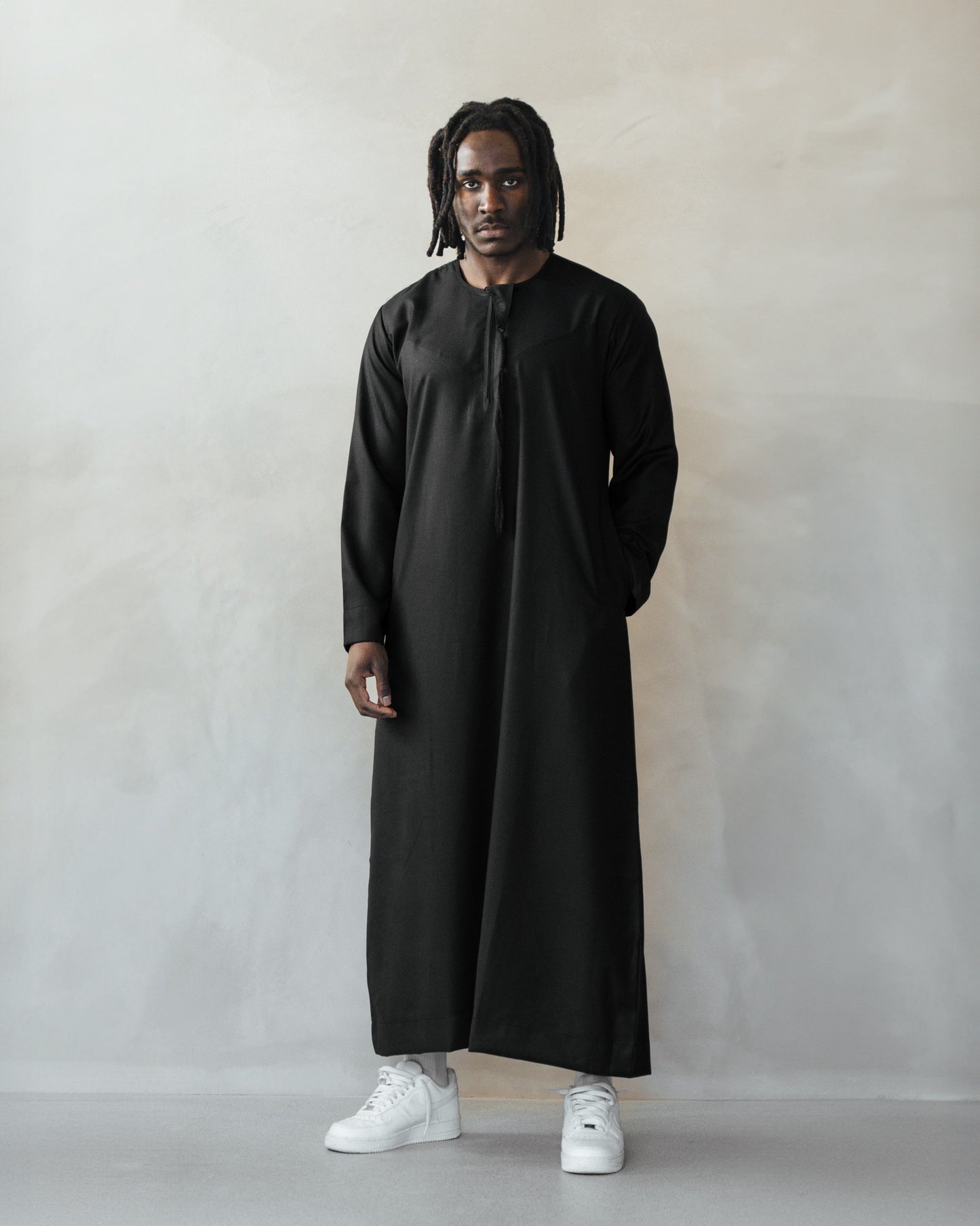 Black Omani/Emirati thobe