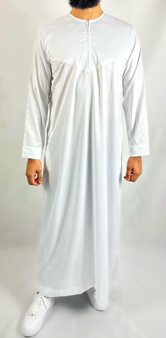 White Omani thobe