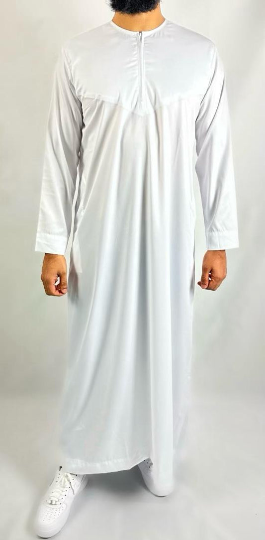 White Omani thobe