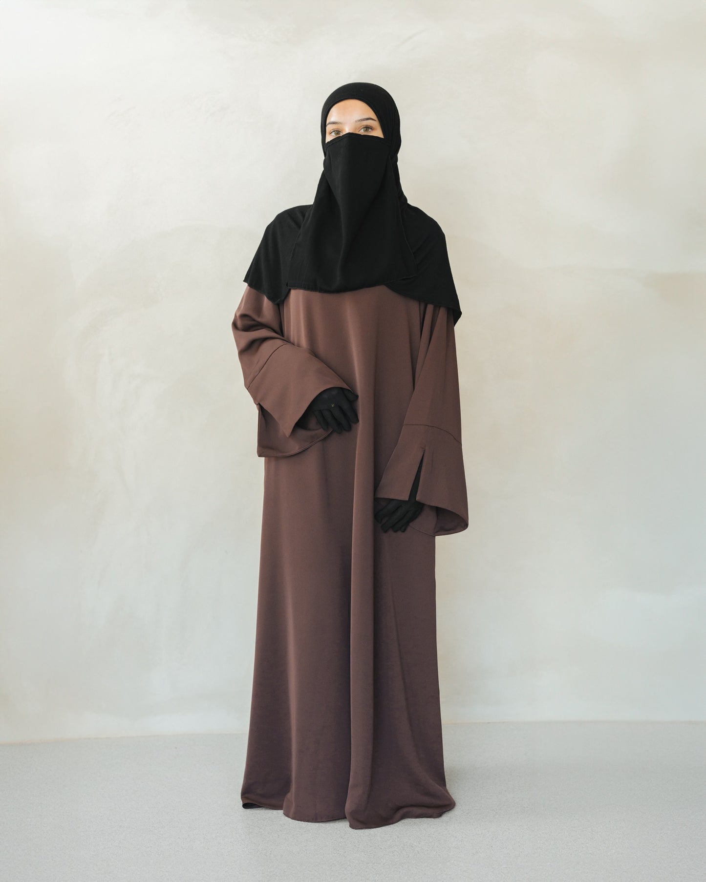 Brown split cuff closed abaya