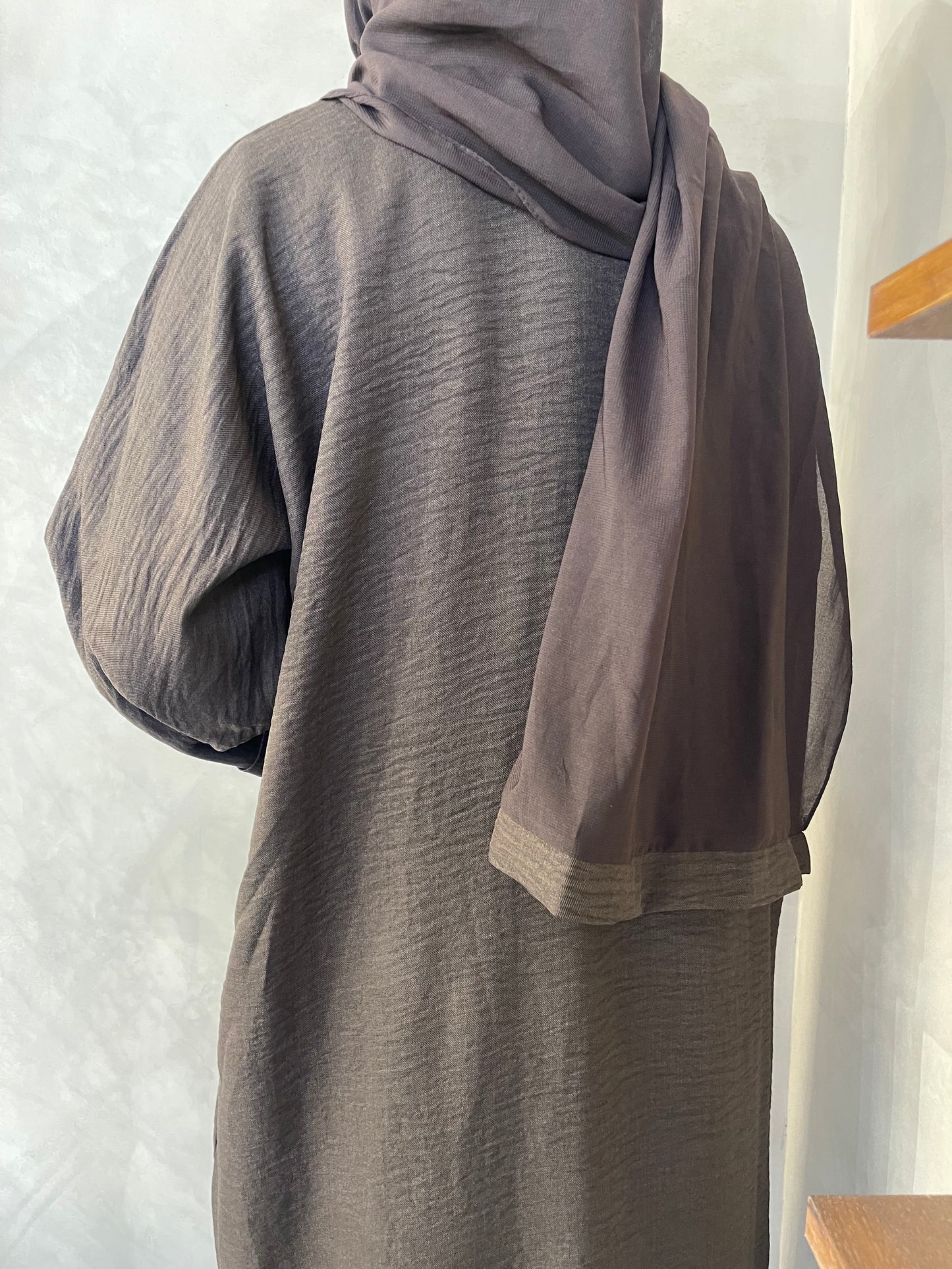 Walnut brown linen cuff abaya