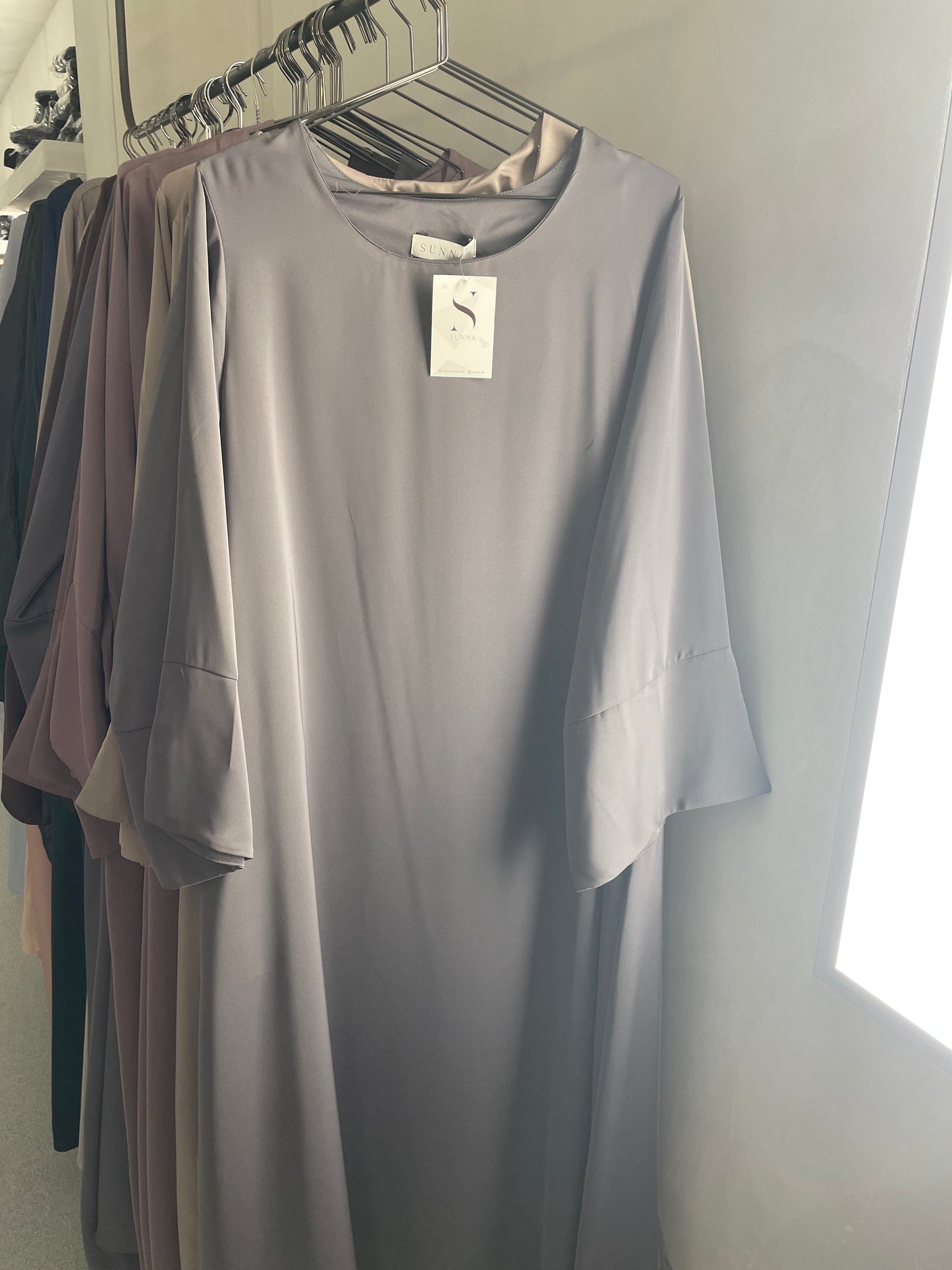 Grey split cuff closed abaya