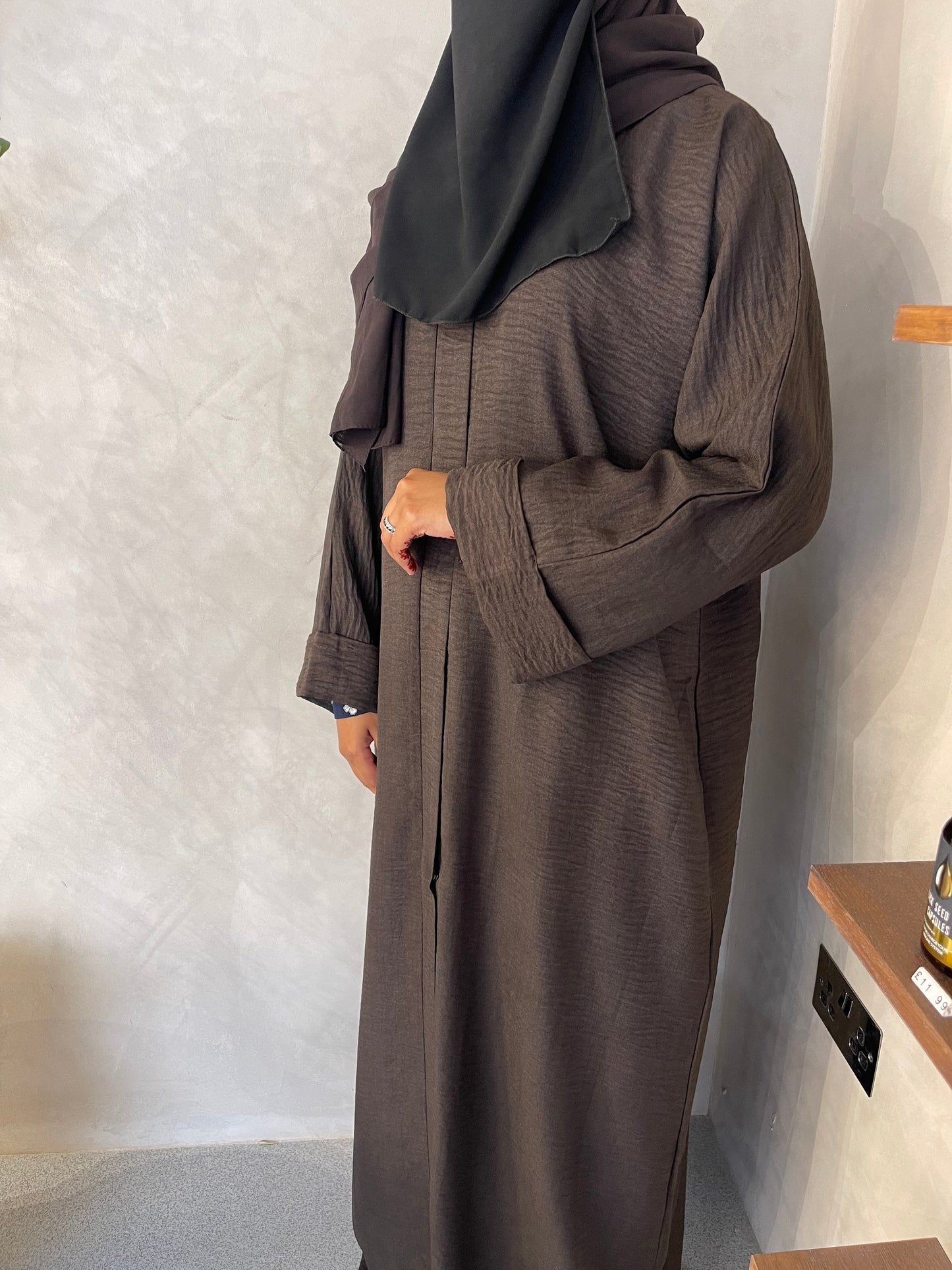 Walnut brown linen cuff abaya